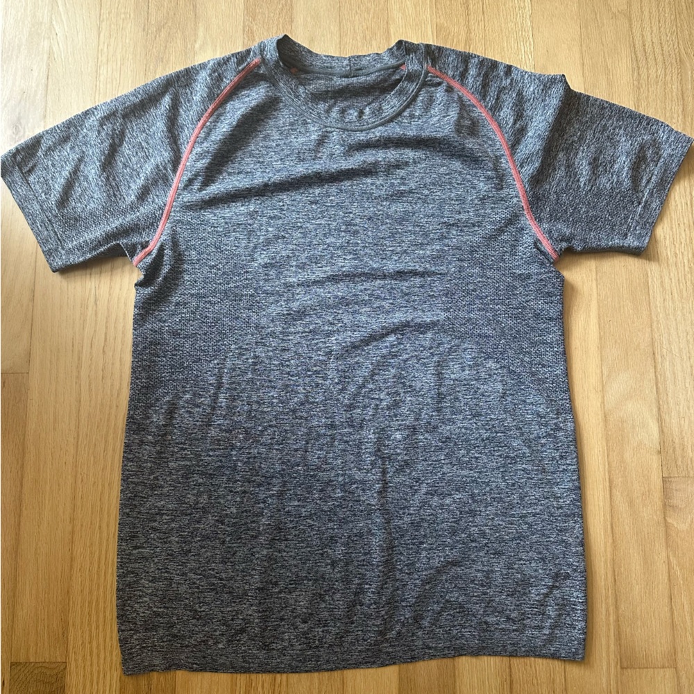 Gray men’s lululemon metal tech vent Top sz m see description